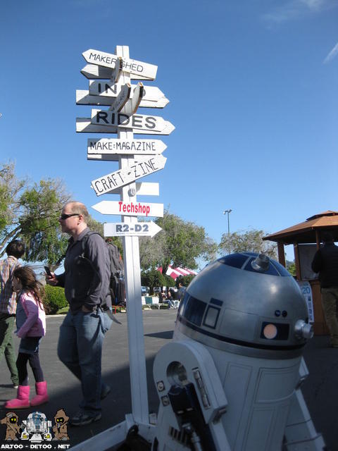 R2 trying to find his way