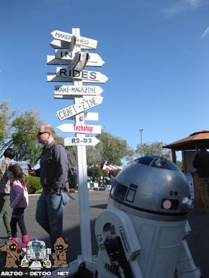 R2 trying to find his way